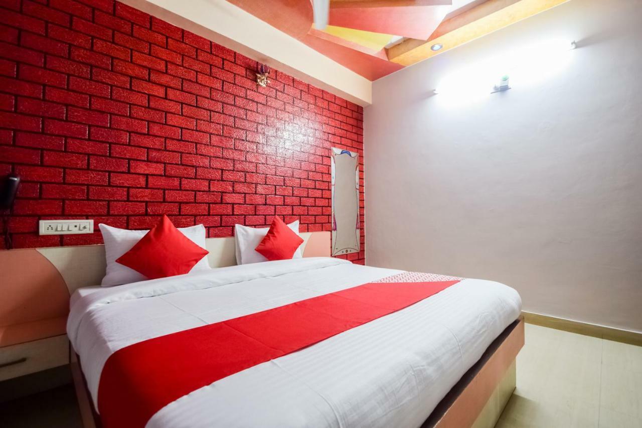 Hotel Palak Palace ウダイプル エクステリア 写真